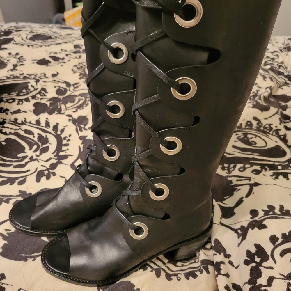 Peep toe boots